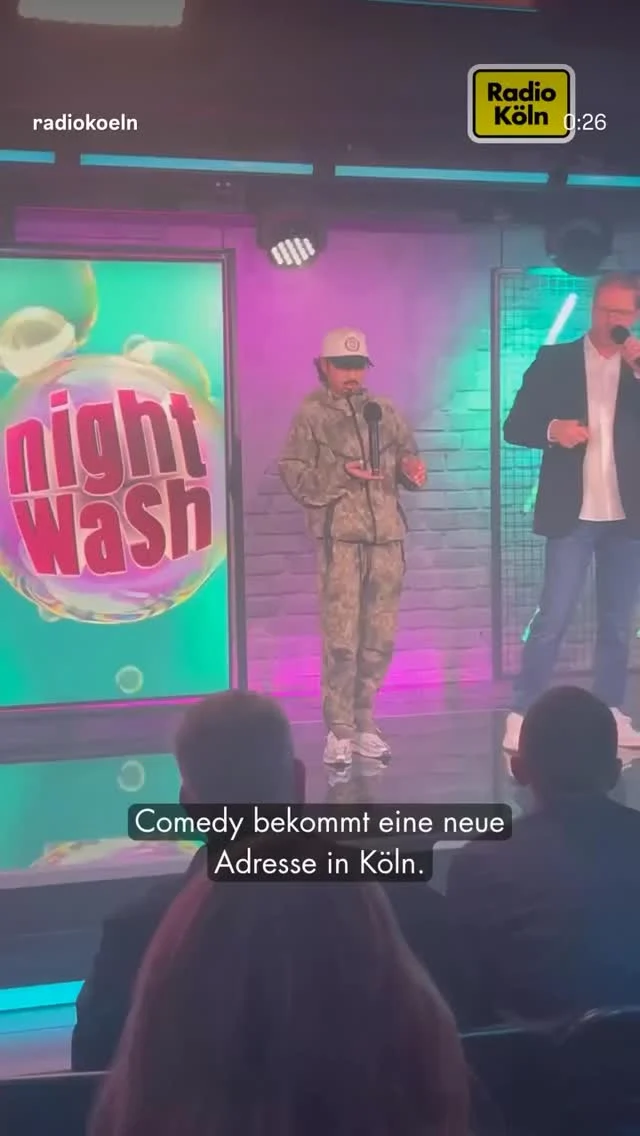 Seit ein paar Wochen sorgt der NIGHTWASH CLUB @nightwash_club für Comedy & Unterhaltung der Extraklasse – direkt bei uns in der Nachbarschaft! 🤩
Gestern waren wir selbst da – und es war einfach grandios!
Kommt vorbei, lacht mit, genießt Köln! ❤️🎤 
For a few weeks now, the NIGHTWASH CLUB has been providing top-class comedy and entertainment – right here in our neighbourhood! 🤩
We went there ourselves yesterday – and it was simply magnificent!
Come along, have a laugh and enjoy Cologne! ❤️🎤
#NightwashClub #KölnLacht #ComedyNight #kwartierlatäng #Köln #cologne #Comedy #comedyclub #nunohotel #nuno #cityhotel #citycenterhotel #goldhotel #booknow (link in bio) #hotelsuche #visitcologne #citiytrip #hotelsuche #hotelköln  #verliebtinköln
📹#nightwashclub #radioköln