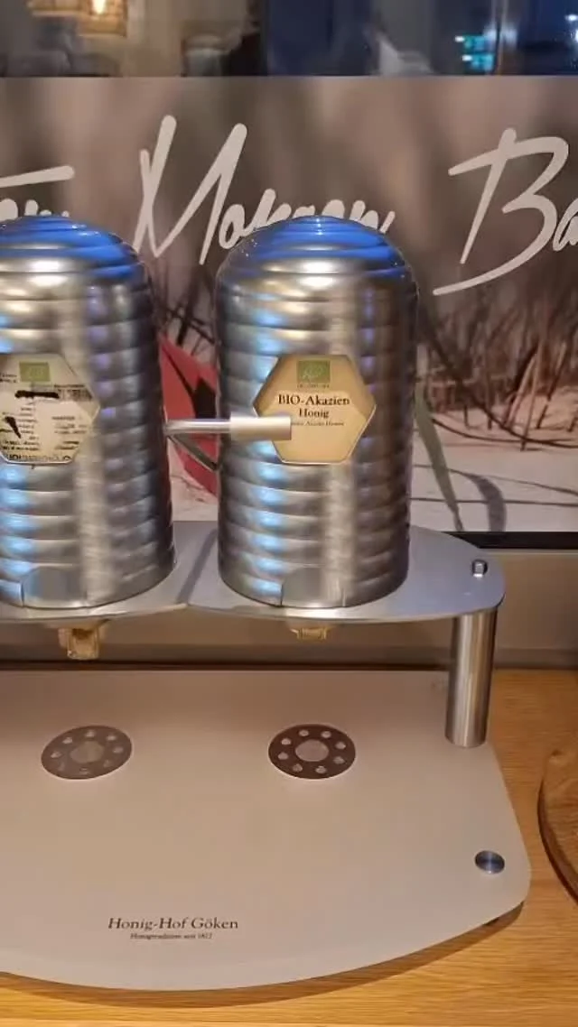 Frühstück ist fertig 🥚🥐☕ 
Bio, überwiegend lokale Produkte, Eier von glücklichen Hühnern 🐔 und natürlich auch mit einer Auswahl an veganen und laktosefreien Produkten! Habt einen tollen Start in den Tag.🧡 
Breakfast is ready 🥚🥐☕ Organic, mostly local products, eggs from happy chickens 🐔 and, of course, a selection of vegan and lactose-free products! Have a great start to your day.🧡
#nunohotel #nuno #hotelfrühstück #hotelbreakfast #goldhotel #köln #cologne #hotelköln #booknow (Link in Bio) #cityhotel #citycenterhotel #businesstravel #businesstrip #besthotels #citytrip #visitcologne ##bio #organic #vegan #laktosefrei