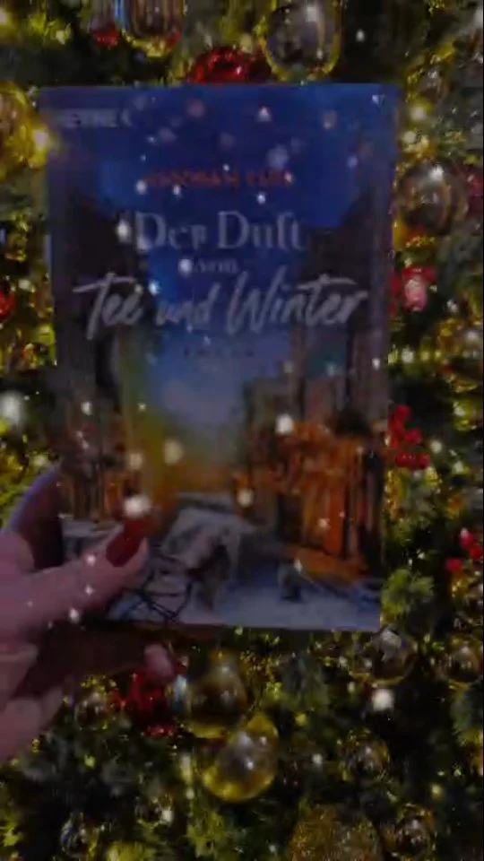 Wir kennen ja naturgemäß viele Tourist:innen – aber zum Glück kennen wir auch die wunderbare @papiertouristin die uns regelmäßig mit großartigen Buchempfehlungen versorgt. 🤍📖
Danke hierfür und diese wunderschöne Weihnachtsedition! 🎄✨
We naturally know many tourists – but luckily we also know the wonderful #papiertouristin, who regularly provides us with great  book recommendations. 🤍📖
Thank you for this and for this beautiful Christmas edition! 🎄✨ 
#lestmehrbücher #buecherliebe #buchempfehlung 
#nuno #nunohotel #hoteldesign #goldhotel#booknow (Link in Bio) #hotellife #köln #cologne #visitcologne #citycenterhotel #citiytrip #hotelköln #cityhotel