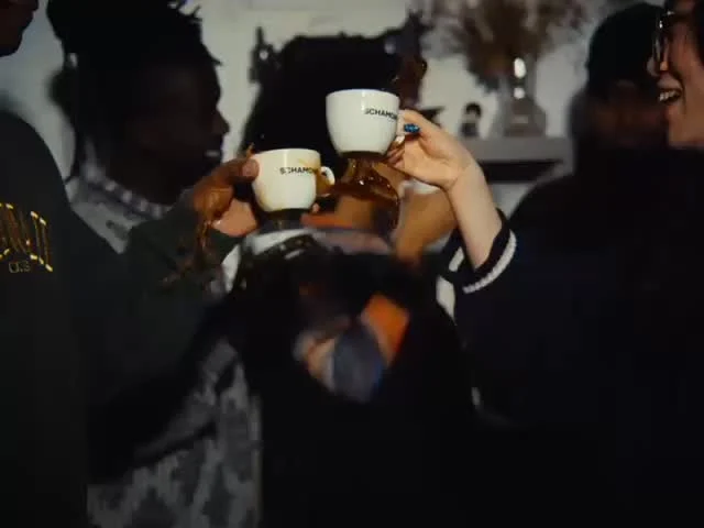 Auch wir lieben Musik 🎶 multikulturelle Vibes 🌍 und natürlich unseren mega leckeren Schamong Kaffee ☕✨Kommt vorbei in unserem schicken Hotellobby-Café – im Goldstück am Barbarossaplatz. Für Hotelgäste & alle Kaffee-Liebhaber 🤎
We also love music 🎶 multicultural vibes 🌍 and, of course, our delicious Schamong coffee ☕✨ Come visit us in our chic hotel lobby café—at Goldstück on Barbarossaplatz. For hotel guests and all coffee lovers 🤎 #schamongkaffee #nuno #nunohotel #goldhotel #cityhotel hotelköln citytcenterhotel köln cologne booknow (link in bio) kaffeeliebe 📹 by SCHAMONG KAFFEE