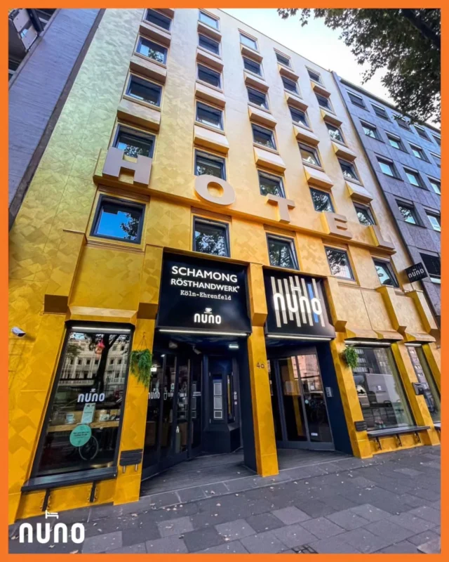 Golden Hour – den ganzen Tag lang! ✨ Wusstet ihr schon? Das NUNO ist das einzige Hotel in Köln mit einer komplett goldenen Fassade. Ein echter Blickfang direkt am Barbarossaplatz! 🌟Wischt nach links, um unsere goldene Seite zu sehen! 👉 
Wer von euch hat uns hier schon entdeckt? 👇
Für glänzende Zeiten - kommt uns besuchen💛

Golden hour, all day long! ✨ Did you know? The NUNO is the only hotel in Cologne with a completely golden façade. A real eye-catcher right on Barbarossaplatz! 🌟Swipe left to see our golden side! 👉 
Who among you has spotted us here already? 👇 
stay golden💛 Stay with us 💛

#nunohotel #hotelköln #cityhotel #hoteldesign #visitcologne 
Book Now (Link in Bio)