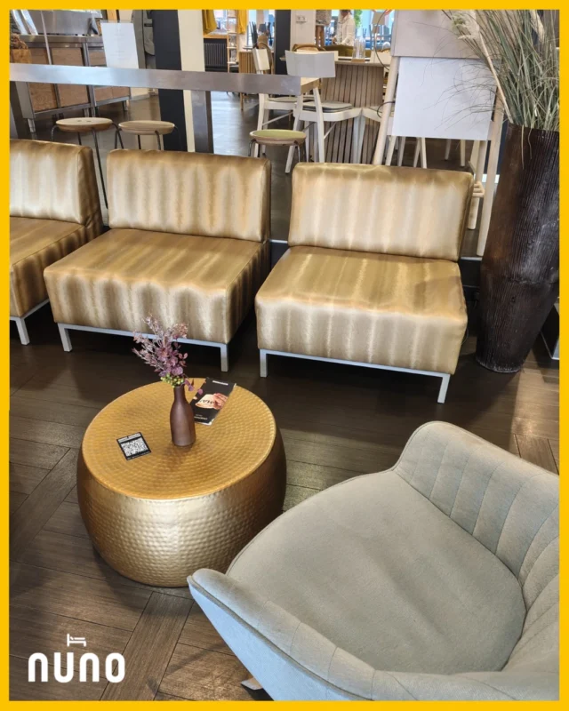 Kleine Kaffeepause gefällig? ☕✨
Du musst kein Hotelgast bei uns sein, um es dir gemütlich zu machen! Komm einfach vorbei und entfliehe dem Trubel der Innenstadt. Schnapp dir eine unserer cosy und schicken Sitzmöglichkeiten in der Hotellobby und genieße:

• Eine Tasse frisch gebrühten Schamong Kaffee ☕
• Eine unserer vielen feinen Teesorten 🫖
• Ein süßes, leckeres Teilchen 🥐
• Oder ein herzhaft belegtes Baguettebrötchen 🥖
Egal ob für ein schnelles Päuschen oder ein langes Gespräch – wir freuen uns auf deinen Besuch🧡

Fancy a quick coffee break? ☕✨
You don’t have to be a guest at our hotel to make yourself comfortable! Just pop in and escape the hustle and bustle of the city centre. Grab one of our cosy and stylish seats in the hotel lobby and enjoy:

• A cup of freshly brewed Schamong coffee ☕
• One of our many fine teas 🫖
• A sweet, delicious pastry 🥐
• Or a savoury baguette roll 🥖
Whether it’s for a quick break or a long chat – we look forward to your visit 🧡

#hotellobby #hoteldesign #nunohotel #cozyvibes #cityhotel #kleinepause #schamongkaffee